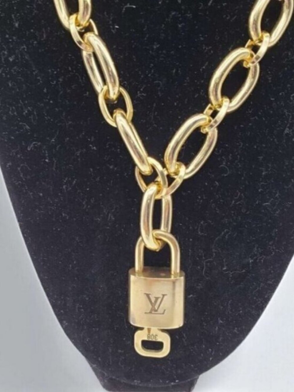 Gold-Plated Necklace with Authentic Louis Vuitton Padlock - Picture 3 of 15
